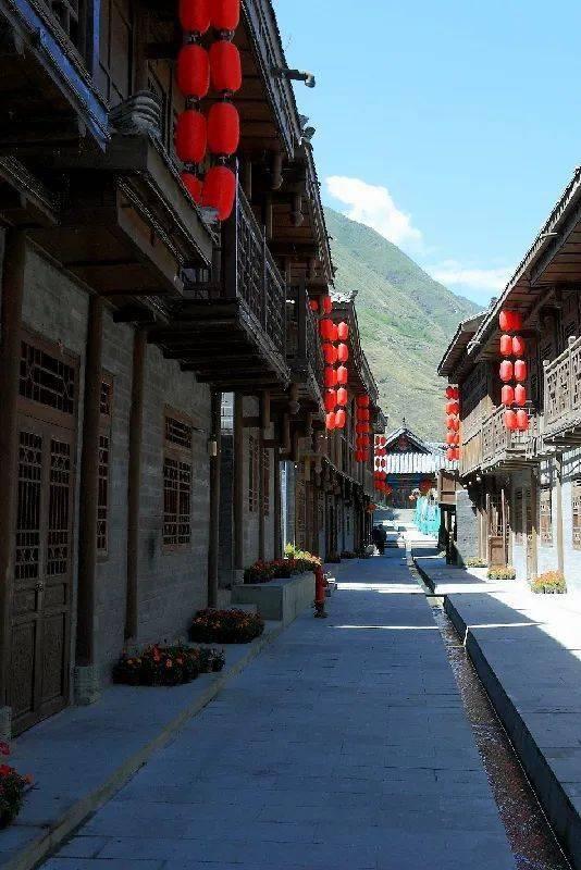 云南镇雄山体滑坡灾害8人遇难  输电线路和道路夜间有结冰风险